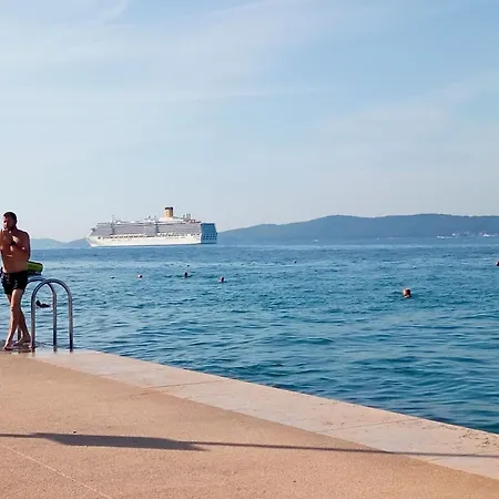 Appartement Shared By Oldtown And 400 M Away Zadar