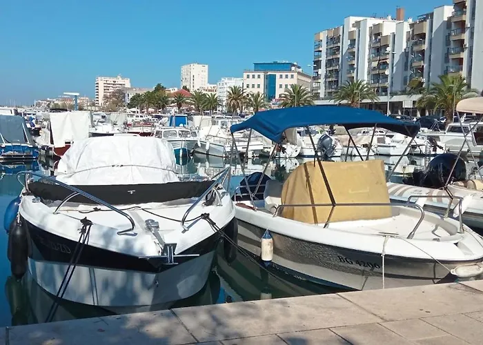 Shared By Oldtown And 400 M Away Apartment Zadar
