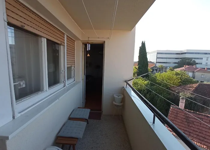Apartment Shared By Oldtown And 400 M Away