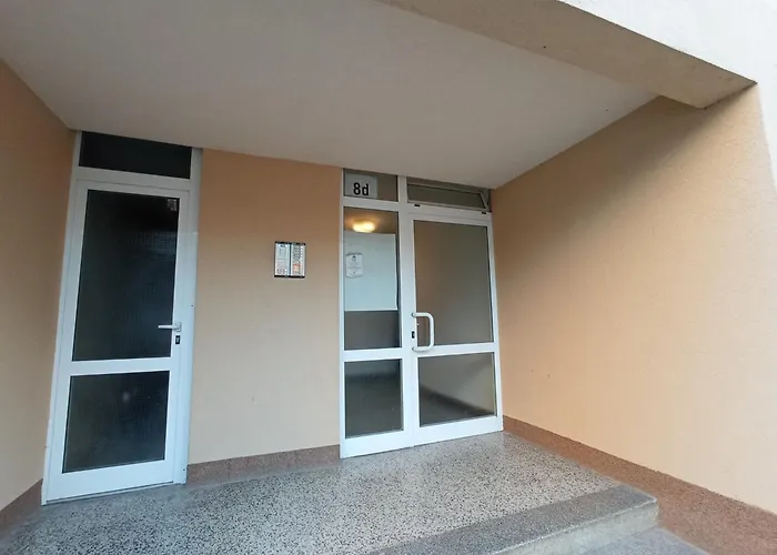 Apartment Shared By Oldtown And 400 M Away