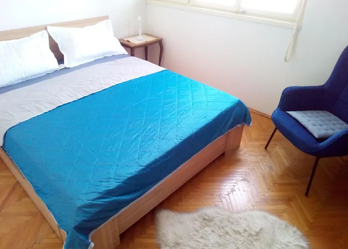 Apartment Shared By Oldtown And 400 M Away Zadar