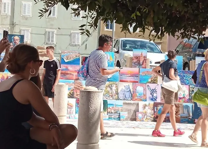 Apartment Shared By Oldtown And 400 M Away Zadar