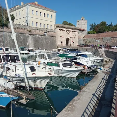 Shared Condo By Zadar Oldtown And Beach 400 M Away بيت ضيافة *