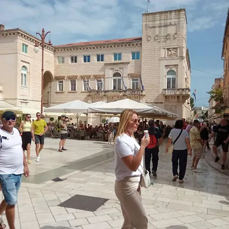 Shared Condo By Zadar Oldtown And Beach 400 M Away بيت ضيافة زادار