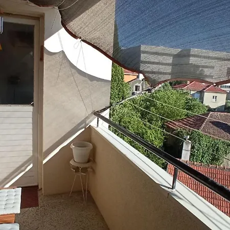 Shared By Oldtown And 400 M Away Apartament *