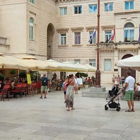 Shared By Oldtown And 400 M Away Apartment *