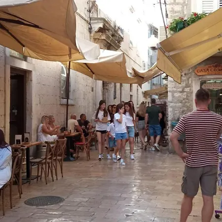 Shared By Oldtown And 400 M Away Apartment Zadar
