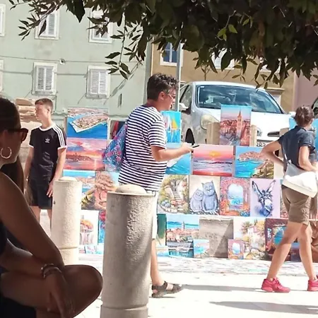 Apartment Shared By Oldtown And 400 M Away Zadar