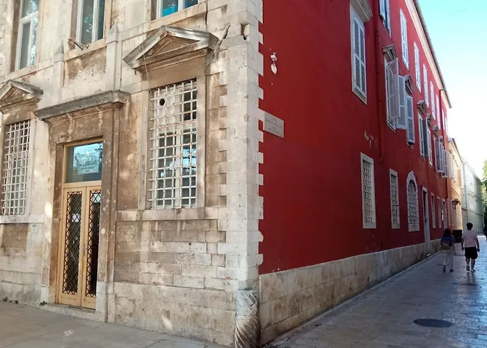 Shared By Oldtown And 400 M Away Apartamento Zadar