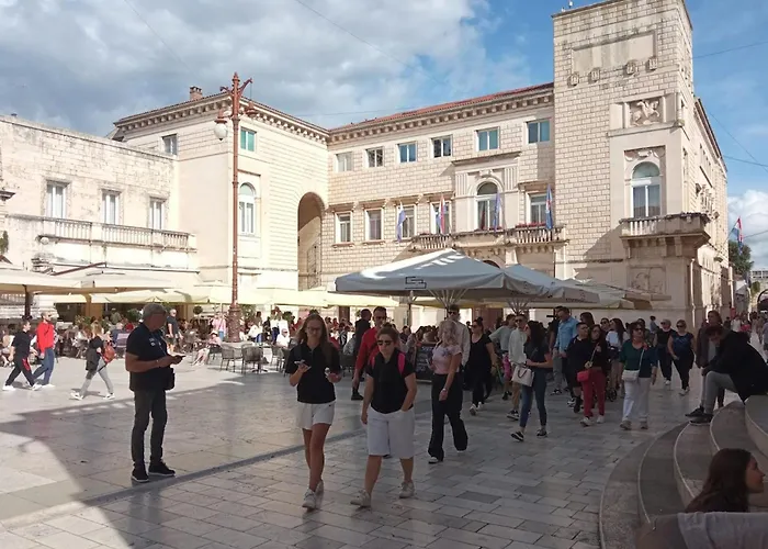 Apartamento Shared By Oldtown And 400 M Away Zadar