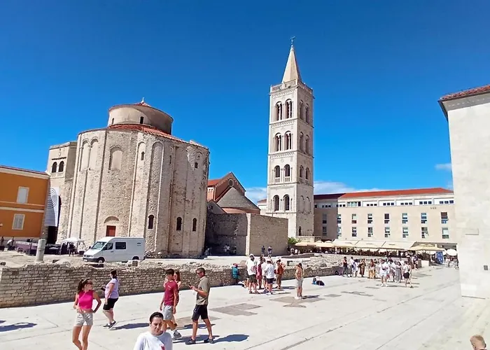 Shared By Oldtown And 400 M Away Apartamento Zadar